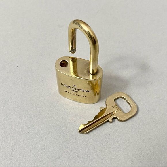 LOUIS VUITTON Lock and key 🔐 on Gold Tone Necklace #307 - Picture 7 of 14